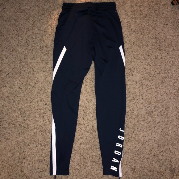 Air Jordan men’s small sweatpants - Picture 2 of 4